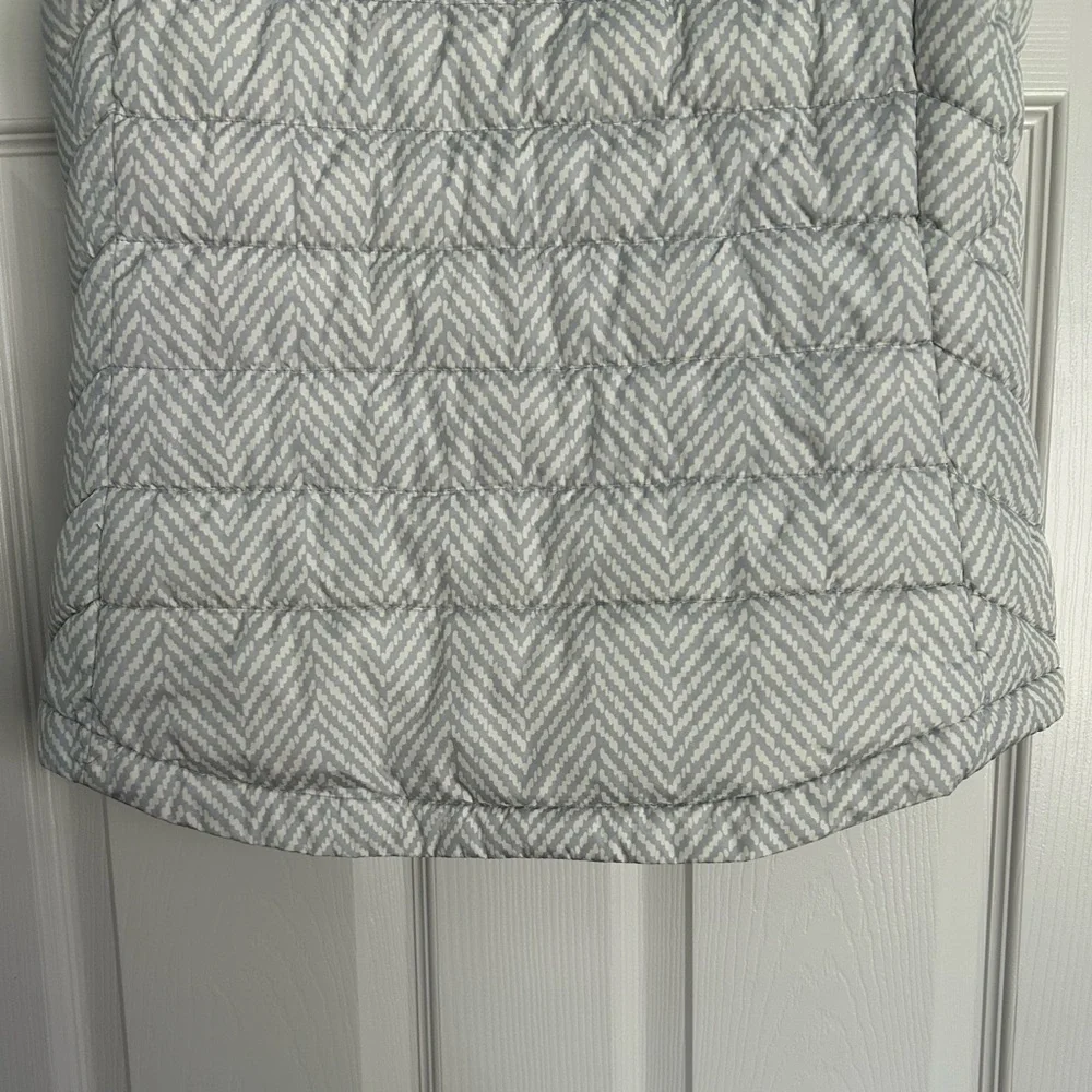 GAP Quilted Puffer Vest - Picture 5 of 6